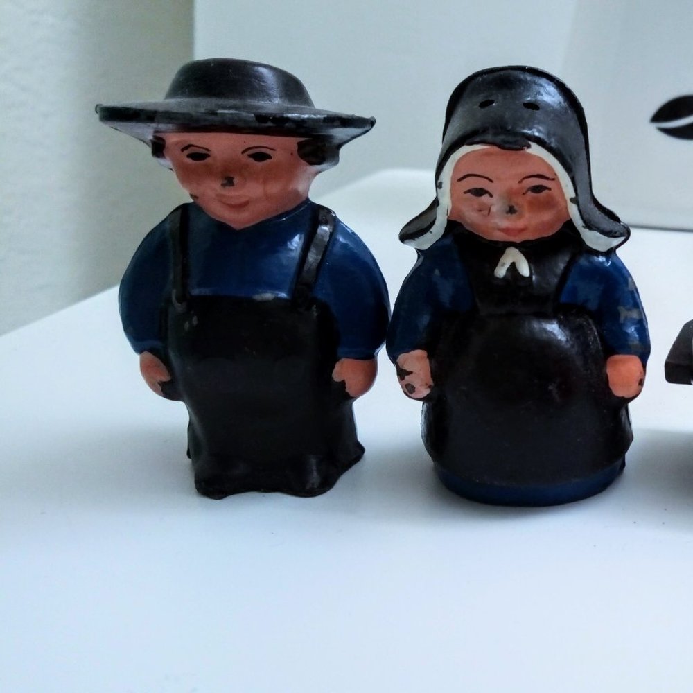 Cast Iron Metal Vintage AMISH SALT & PEPPER SHAKER